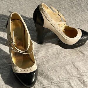 LC Lauren Conrad Seven Black and Cream Heels